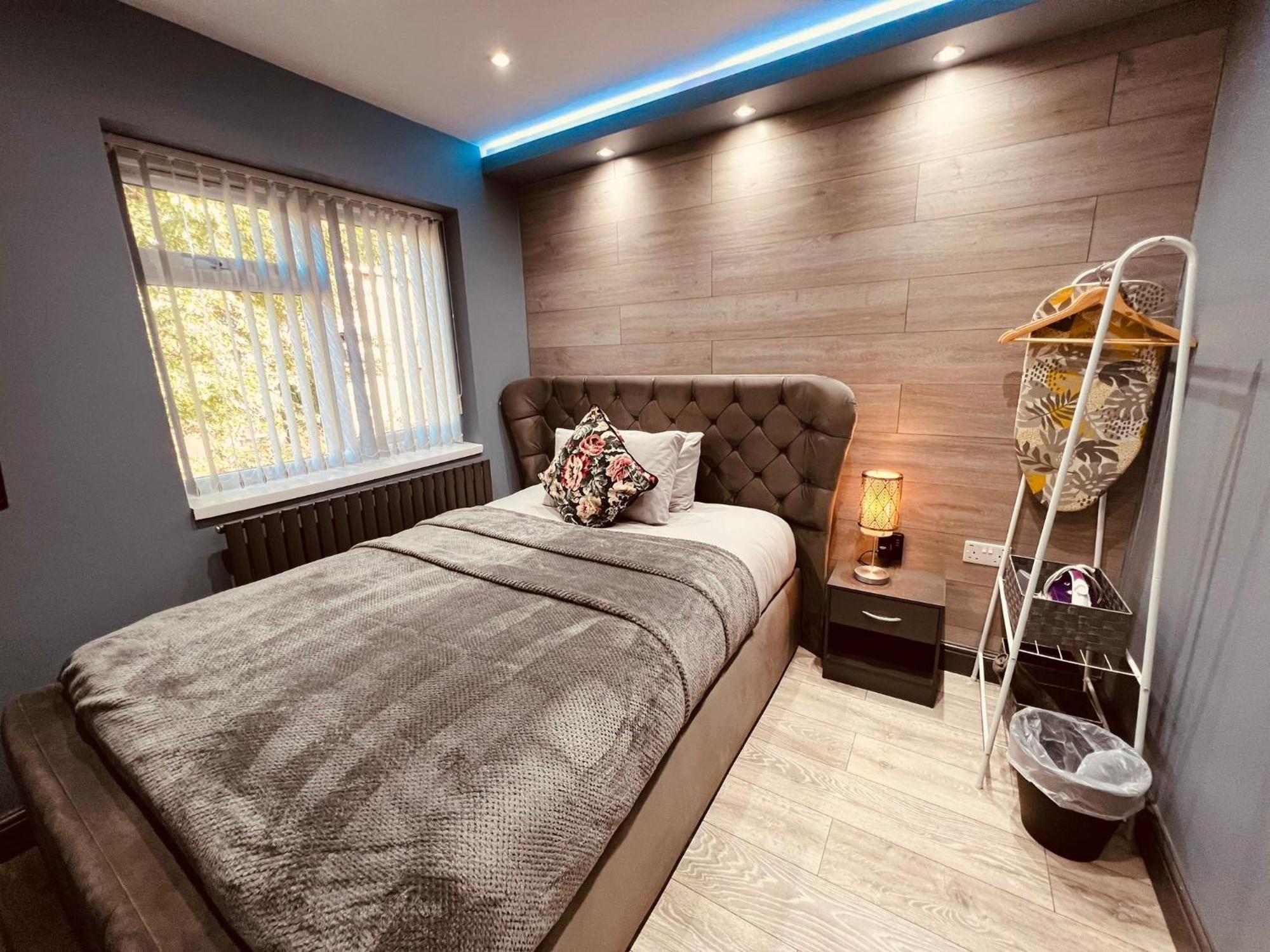 Modern Suites -5 Bedroom House- With Free Parking Birmingham City Extérieur photo