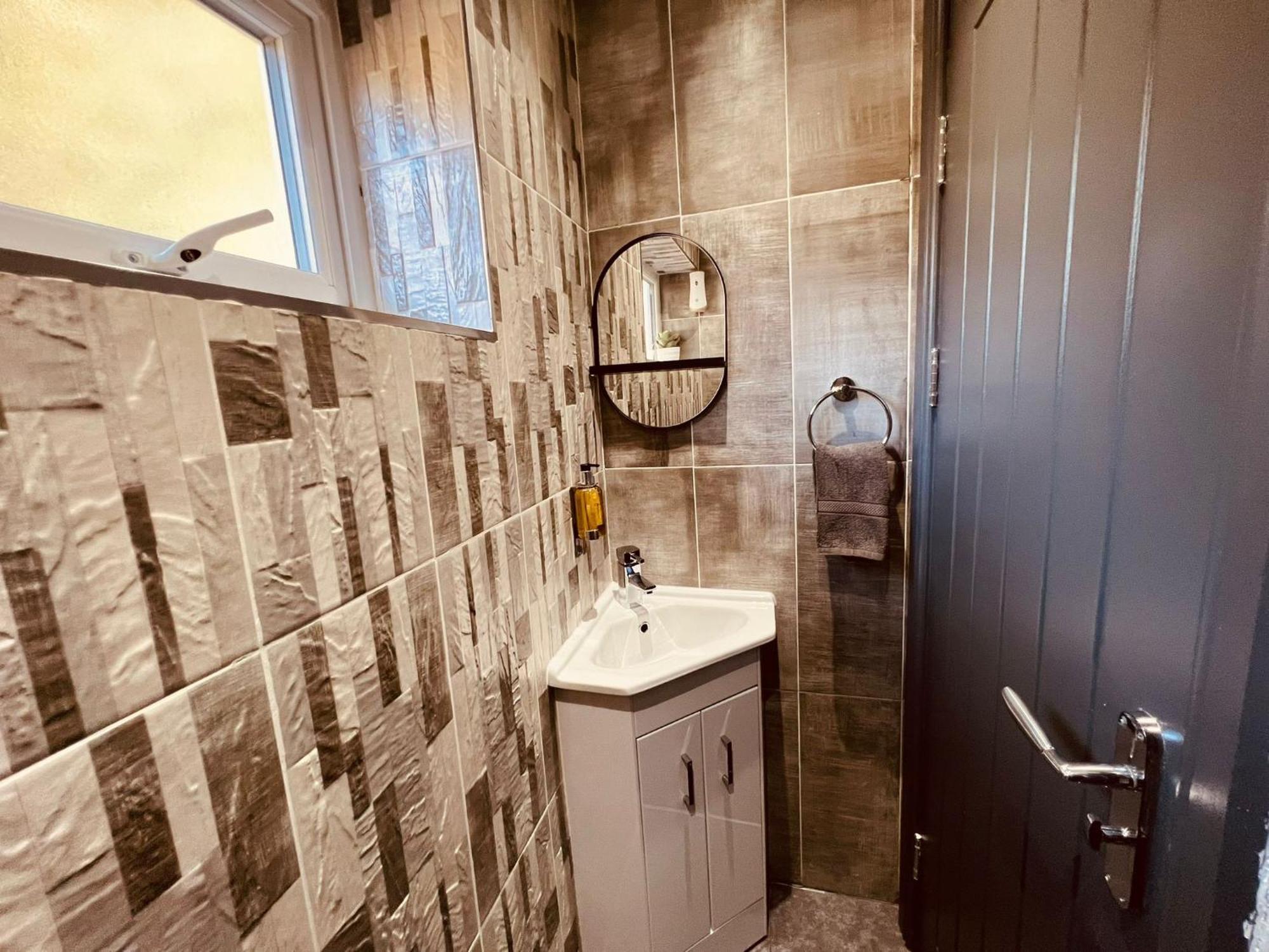 Modern Suites -5 Bedroom House- With Free Parking Birmingham City Extérieur photo