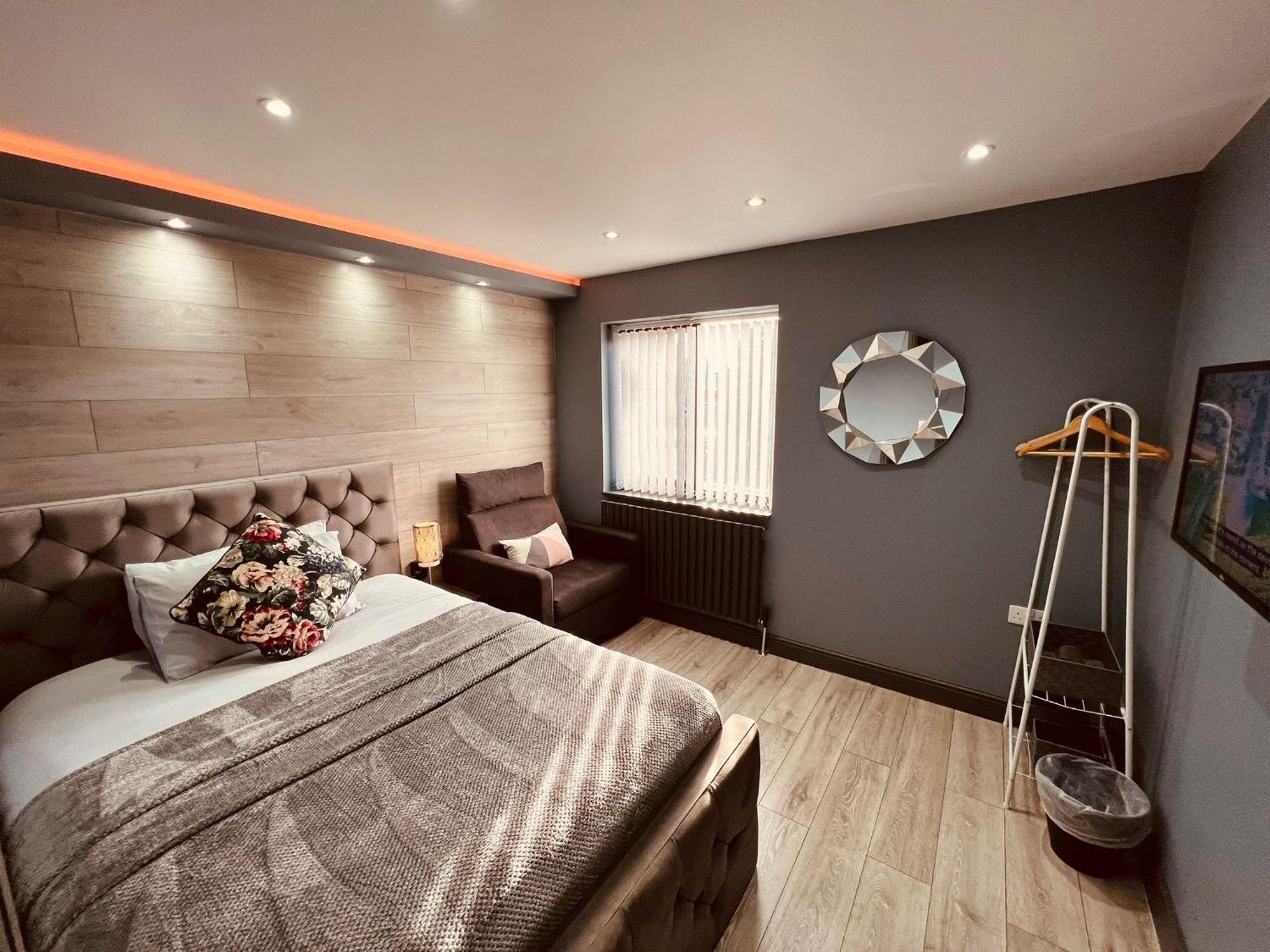 Modern Suites -5 Bedroom House- With Free Parking Birmingham City Extérieur photo