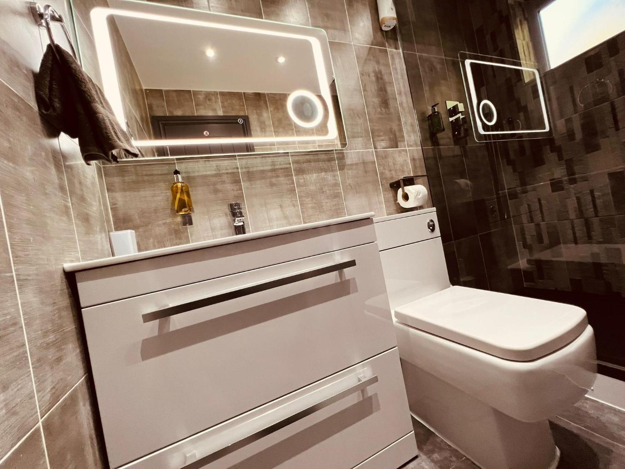 Modern Suites -5 Bedroom House- With Free Parking Birmingham City Extérieur photo