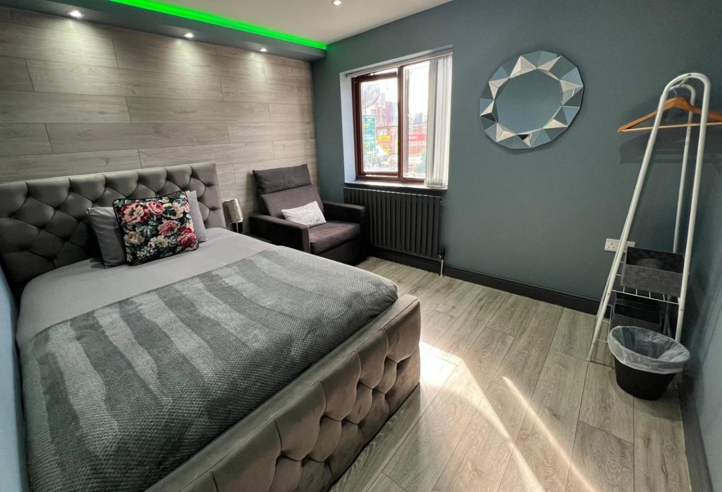 Modern Suites -5 Bedroom House- With Free Parking Birmingham City Extérieur photo