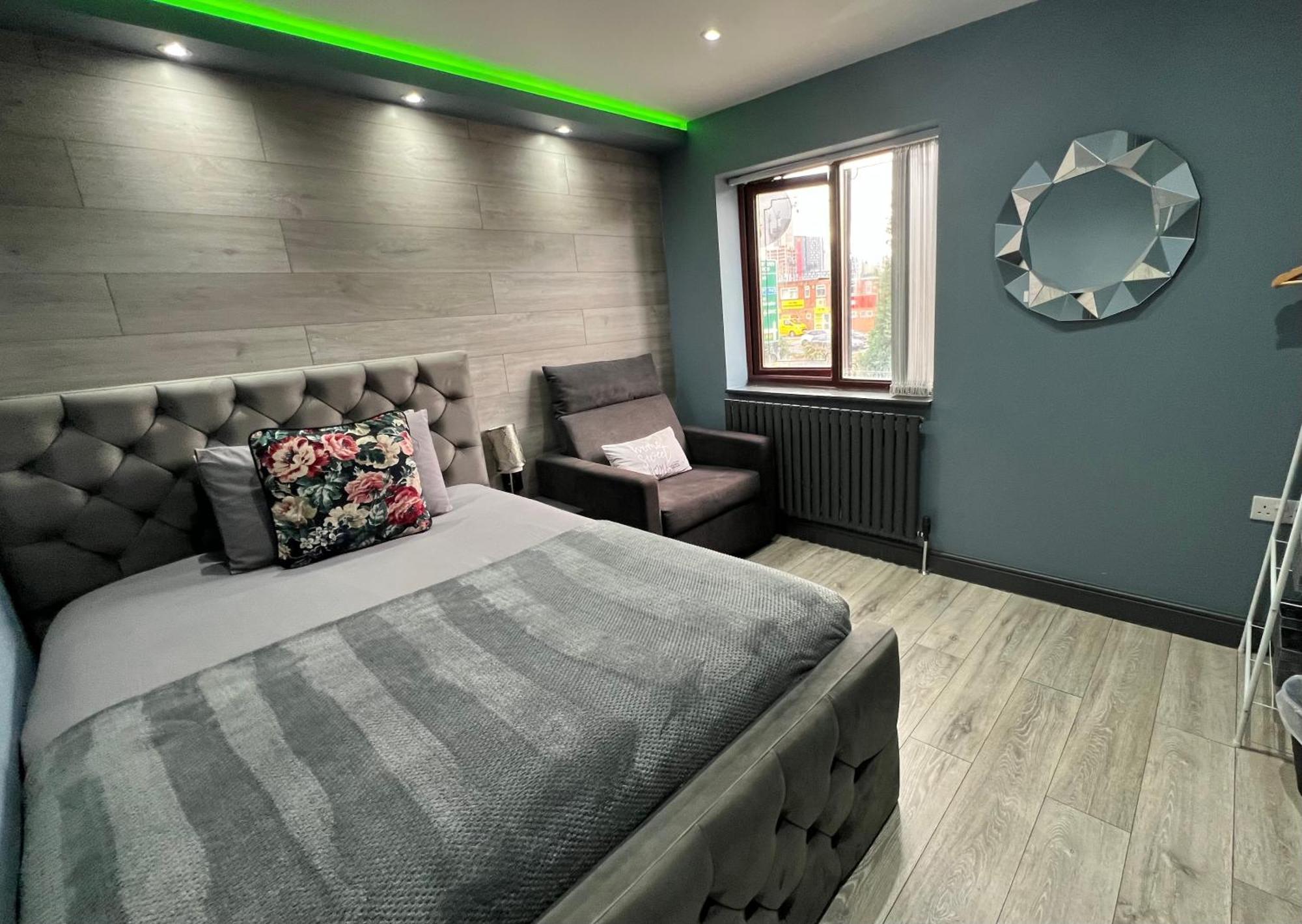 Modern Suites -5 Bedroom House- With Free Parking Birmingham City Extérieur photo